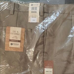 Haggar Men's Classic Fit Khaki Chinos brand new in package size 44 x 32